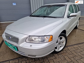 Volvo V70 2.5T AWD Momentum, netto € 7.250, schuifdak, etc., bijtelvriendelijk!