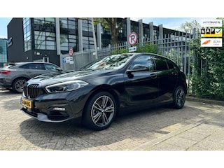 BMW 118i Executive Edition / CARPLAY / DIGITAL DASH / SFEER