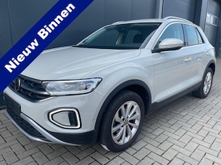 Volkswagen T-Roc 1.5 TSI Life Business 1e eigenaar 150pk Ascot grijs (krijt kleur)
