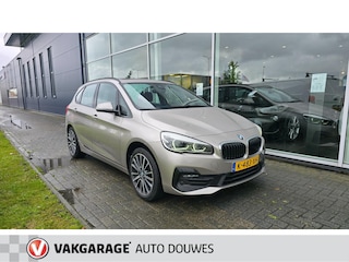BMW 2-serie Tourer 218i High Executive |NAP |1e eigenaar | Automaat | Pano | HUD | Stoelverwarming | Camera