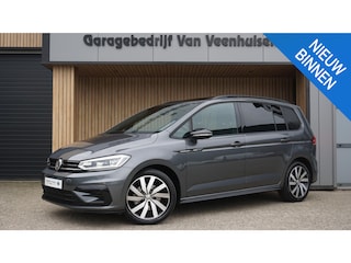 Volkswagen Touran 1.8 TSI 180PK DSG 2x R-Line 7-Zits Pano.Dak LED Elek.Trekhaak 18inch LM A-Camera 27630km! *Unieke Touran*
