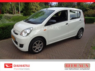 Daihatsu Cuore 1.0 51KW 5D Comfort, schuifbank, airco, cv, sportvelgen , bij Daihatsu met 12 maanden garantie!