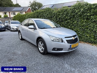 Chevrolet Cruze 1.8 LS | Airco | Cruise Control | Elekt. Ramen | LMV | PDC | Trekhaak | APK tot 27-09-2025!