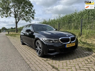 BMW 3-serie Touring 330e High Executive, M-pakket, Panoramadak, Car-play, Keyless entree, Stuur en Stoel verwarming, 1e eig Dealer