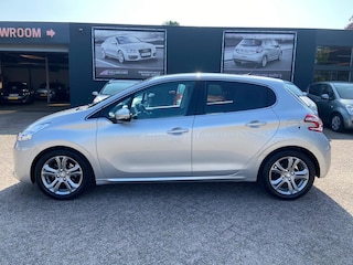 Peugeot 208 1.6 VTi Allure Automaat - 61.564 Kilometer n.a.p - Airco ecc - Cruise - Panoramadak - Bluetooth/handsfree - Trekhaak
