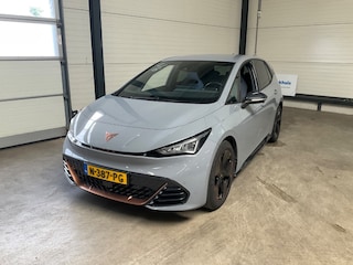 Cupra Born Performance One 204 pk 62 kWh | Achteruitrijcamera | Airco (automatisch) | Apple Carplay/Android Auto|telefoonintegratie premium