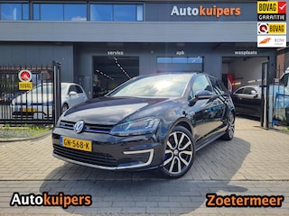 Volkswagen Golf 1.4 TSI GTE | Met o.a. panoramadak, cruise control, climate control, navigatie en PDC