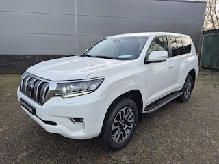 Toyota Land Cruiser 2.8 D-4D-F Professional Window Van