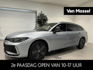 Volkswagen Passat Variant 1.5 eTSI R-Line Edition | Fysieke voorraad auto | Direct leverbaar | Assistance Pakket Plus | Black Style Pakket | Comfort Pakket Plus | Navigatie | Harman Kardon