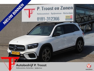 Mercedes-Benz GLB 200 Star Edition AMG Line Night pakket/Sfeerverlichting/Panoramadak/Carbon interieurdelen/Adaptive cruise control/Navigatie/360° camera/Parkeersensoren rondom/Keyless/Apple carplay/Climate control/Stoelverwarming/Wegdraaibare trekhaak/Elektrische achterkl