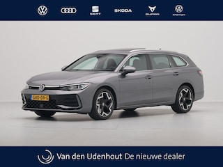 Volkswagen Passat Variant 1.5 eTSI 150pk R-Line Business Panorama Trekhaak Camera Side Assist 227