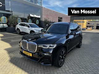BMW X7 xDrive40i High Executive | M-SPORT | SKY LOUNGE | CRAFTED CLARITY | CAPTAIN CHAIRS | 6-PERSOONS | ALCANTARA DAKHEMEL | INTEGRAL ACTIVE STEERING | 22 INCH | LUCHTVERING | HARMAN KARDON | LUCHTVERING | SOFTCLOSE |