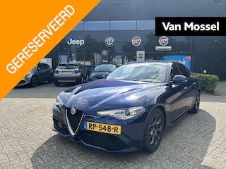 Alfa Romeo Giulia 2.0T Super | Veloce Exterieur/Interieur | Navigatie | Stoel & Stuurverwarming | Lederen Bekleding | Parkeersensoren voor + achter | Camera | Afneembare Trekhaak |