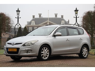 Hyundai i30 I 30cw AUTOMAAT | LEDER/STOF | CLIMA | PARK SENS | LM. VELGEN | TREKHAAK | PERFECT ONDERHOUDEN!