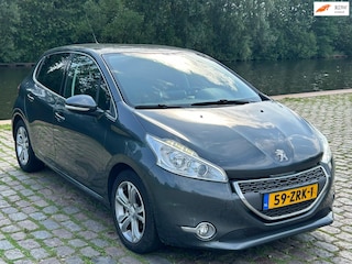 Peugeot 208 1.2 VTi Allure Luxe uitvoering achteruit camera airco cruis control navigatie