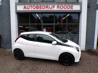 Toyota Aygo 1.0 VVT-i x-play AIRCO,LED,CAMERA,NIEUWE APK !!!