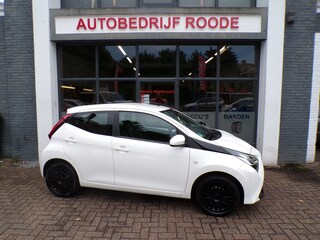Toyota Aygo 1.0 VVT-i x-play AIRCO,LED,CAMERA,NIEUWE APK !!!