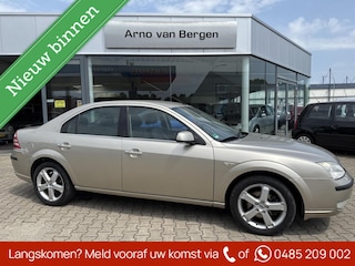 Ford Mondeo 1.8-16V Platinum, climatronic, cruisecontrol, navigatie, pdc, trekhaak.
