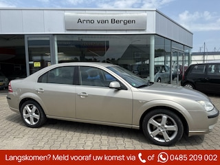 Ford Mondeo 1.8-16V Platinum, climatronic, cruisecontrol, navigatie, pdc, trekhaak.