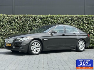 BMW 528xi High Executive, NL AUTO, NAP, PANO, NAVI, CRUISE, ECC-AIRCO, HUD, DODEHOEK, COMFORT STOELEN, CAMERA, LICHTMETAAL 17"