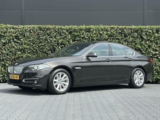BMW 528xi High Executive, NL AUTO, NAP, PANO, NAVI, CRUISE, ECC-AIRCO, HUD, DODEHOEK, COMFORT STOELEN, CAMERA, LICHTMETAAL 17"