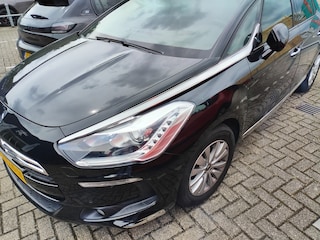 Citroën DS5 1.6 THP Business Executive | Achteruitrijcamera | Boordcomputer | Buitenspiegels elektrisch verstel- en verwarmbaar
