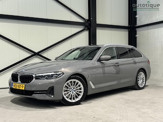 BMW 5-serie Touring 520e Business Edition Aut. | leder | navi | trekhaak | sfeerverlichting |