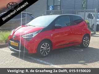 Toyota Aygo 1.0 VVT-i X-Play Bi-Tone Automaat | Apple Carplay & AndroidAUTO | Lichtmetalen velgen | Camera |
