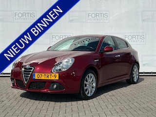 Alfa Romeo Giulietta 1.4 T Distinctive NL AUTO | LAGE KM | LEDER | ECC |