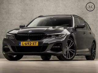 BMW 3-serie Touring 318i M Sport Automaat (PANORAMADAK, DEALER ONDERHOUDEN, M PAKKET, APPLE CARPLAY, LASER KOPLAMPEN, LEDEREN SPORTSTOELEN, CAMERA, STOELVERWARMING, GETINT GLAS, ELEK ACHTERKLEP, NIEUWE APK, NIEUWSTAAT)