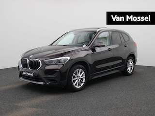 BMW X1 sDrive18i | Panoramadak | Camera | Harman Kardon | Stoelverwarming | Sfeerverlichting | Lederen Bekleding |