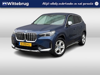 BMW iX1 xDrive30 Launch Edition 67 kWh / Panoramadak / 360 Camera / Elektrische Achterklep / Stoelverwarming / LED P4