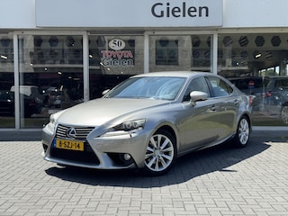 Lexus IS 300h First Edition | Navigatie, Parkeersensoren, 17 inch, Climate control, Cruise control, 2e eigenaar