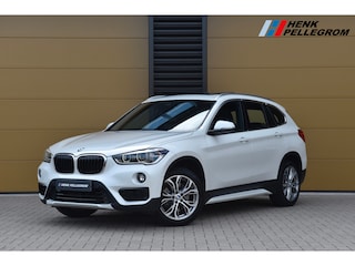BMW X1 sDrive20i * Sportline * Panorama dak * Trekhaak *Head-up * Stoelverwarming * Leder *