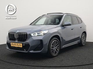 BMW X1 xDrive30e M-Sport Plug In Hybrid Storm Bay Metallic 326pk Dealer O.H. PHEV | Panodak | Lederen Sportstoelen Memory & Massage | Adaptive Cruise | Harman Kardon | Navigatie | 360 Camera | Head Up | Sfeerverlichting | Apple Carplay |