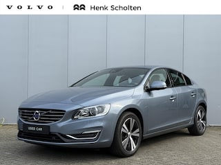 Volvo S60 T3 HAND6 150PK Polar+ Dynamic, Elektrisch verstelbare voorstoelen, Voorstoelen & stuurwiel verwarmd, Elektrisch verwarmbare voorruit, Diffusor met dubbele eindpijp, 17” lichtmetalen velgen, Adpative Cruise Control, BLIS Dodehoekdetectie