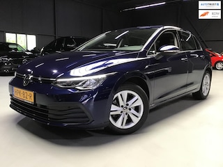 Volkswagen Golf 1.0 eTSI Life Business I 12Mnd Garantie I DSG I Navi I Clima I Cruise I Sfeerverl. I Camera I DodeHoek I Carplay.