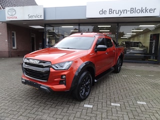 Isuzu D-Max 1.9 Double Cab V-Cross verlengd 5-persoons Automaat BPM-vrij / 20 december 2024 / meest luxe uitvoering / trekhaak / lederen bekleding / Apple carplay / Android Auto / groot scherm / camera