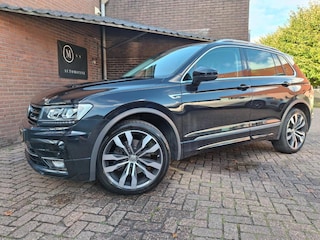 Volkswagen Tiguan 2.0 TSI 4Motion Highline R-Line DSG Navigatie / Car Play / Xenon / Trekhaak / Stoelverwarming / Alcantara /
