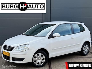 Volkswagen Polo 1.6-16V Comfortline 3 deurs - AIRCO - CRUISE CONTROLE - APPLE CARPLAY - BLUETOOTH - EL. RAMEN + SPIEGELS - CPV - NAP - NL AUTO - NIEUWE APK BIJ AFLEVERING -