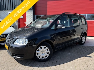 Volkswagen Touran 2.0-16V FSI Trendline TREKHAAK / CLIMA / CRUISE / ELEK RAMEN / GOED ONDERHOUDEN / APK 01-2026