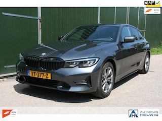 BMW 320i Executive Edition, SPORT LINE, BLACK LINE, HEAD UP NAVIGATIE