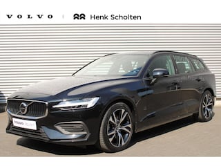 Volvo V60 2.0 B3 Essential Edition | Lichtmetalen Velgen 5-Spaaks 18" | Trekhaak Elektrisch Uitklapbaar | Cruise Control Adaptief Met Stop&Go En Stuurhulp | Achteruitrij Assistent | Dodehoekdetectie Met Correctie | Voorstoelen verwarmend + Verwarmend Stuur | Electronic Climate Controle | Navigatiesysteem | Apple Carplay/Android Auto |