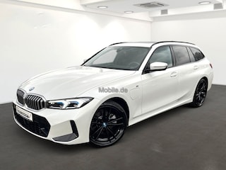 BMW 3-serie Touring 330e M-SPORT ** LED, NAVI+, LEDER, PAMORAMA, ACC, TREKH, 19-inch LMV ** 1e EIG - UNFALLFREI ** ** INFORMEER OOK NAAR ONZE AANTREKKELIJKE FINANCIAL-LEASE TARIEVEN **