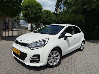 Kia Rio 1.2 (4 cil.), Clima, Cruise Control, Navigatie, Achteruitrijcamera, Parkeersensoren, LM-velgen 16", Isofix, Led