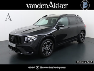 Mercedes-Benz GLB 200 AMG // Panoramadak // Sfeerverlichting // Carplay // Nightpakket // Camera // LED