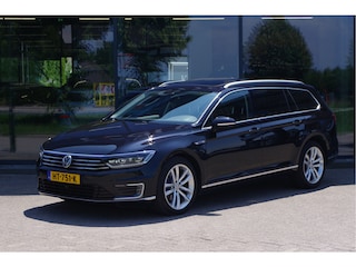 Volkswagen Passat Variant 1.4 TSI GTE 218 PK Highline PHEV, Panoramadak, Elek. Trekhaak, Adap. LED, Leder, Head-Up, Carplay
