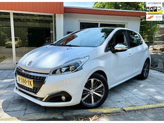 Peugeot 208 1.2 PureTech GT-line / Automaat / Clima / Cruise / Navi /17"LMV / PDC voor en achter / Pana dak
