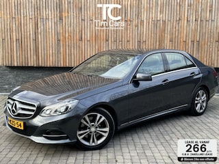 Mercedes-Benz E-klasse 300d Avantgarde Automaat 231pk | LED lampen adaptief | Half-Leer/stof | Parkeersensoren voor en achter | Grootlichtassitent | Navigatiesysteem | Cruise control tempomat | Climate control