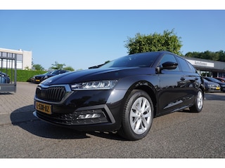 Skoda Octavia Combi 1.0 TSI 110pk Business Edition Trekhaak Apple Carplay Navigatie